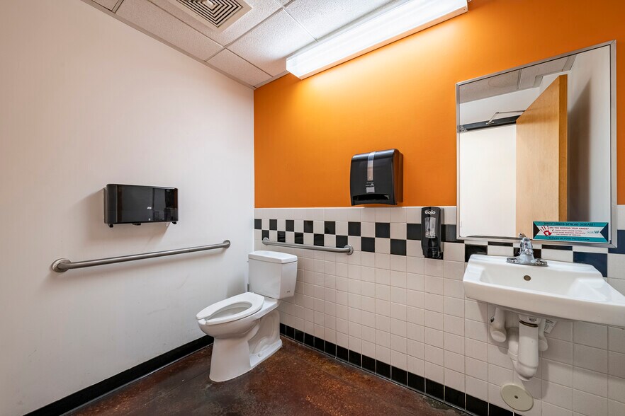 More Photos Of 7903 S Airport Rd, West Jordan Fast Food For Sale