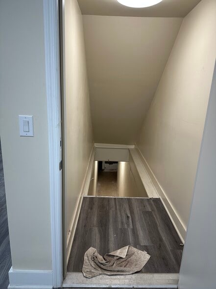 More Photos Of 583-587 Broad St, Newark Storefront Retail Office For Lease