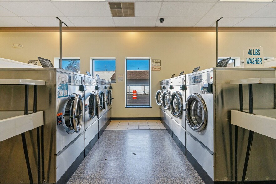 More Photos Of 1476-1480 State St, Schenectady Freestanding For Sale