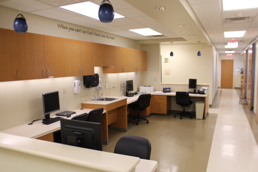 More Photos Of 3989 N Shore Dr, Bryan Medical For Lease