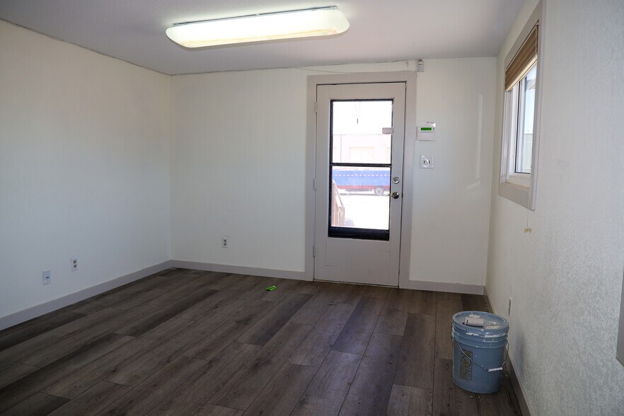 More Photos Of 2302 W Lincolnway, Cheyenne Light Manufacturing For Lease