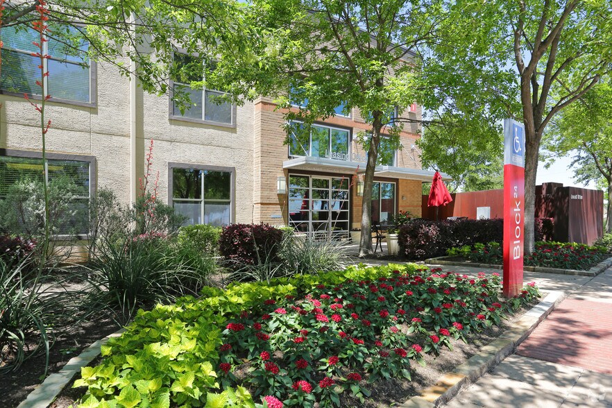 More Photos Of 2000 E Arapaho Rd, Richardson Apartments For Lease