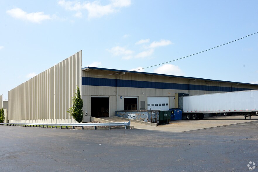 More Photos Of 4790-4860 Interstate Dr, Cincinnati Unknown For Lease