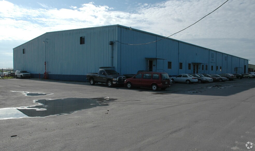 More Photos Of 11491-12435 Rocket Blvd, Orlando Warehouse For Sale