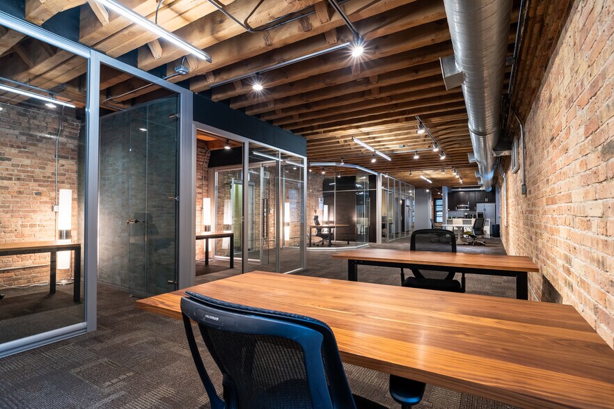 More Photos Of 220-230 W Kinzie St, Chicago Loft Creative Space For Lease