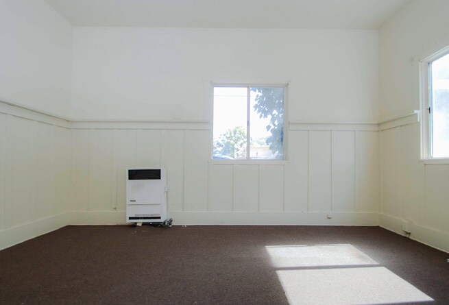 More Photos Of 961 W 47th St, Los Angeles Apartments For Sale