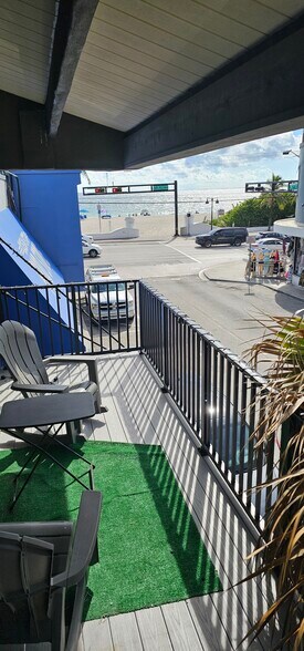 More Photos Of 900 Sunrise Ln, Fort Lauderdale Bar For Lease