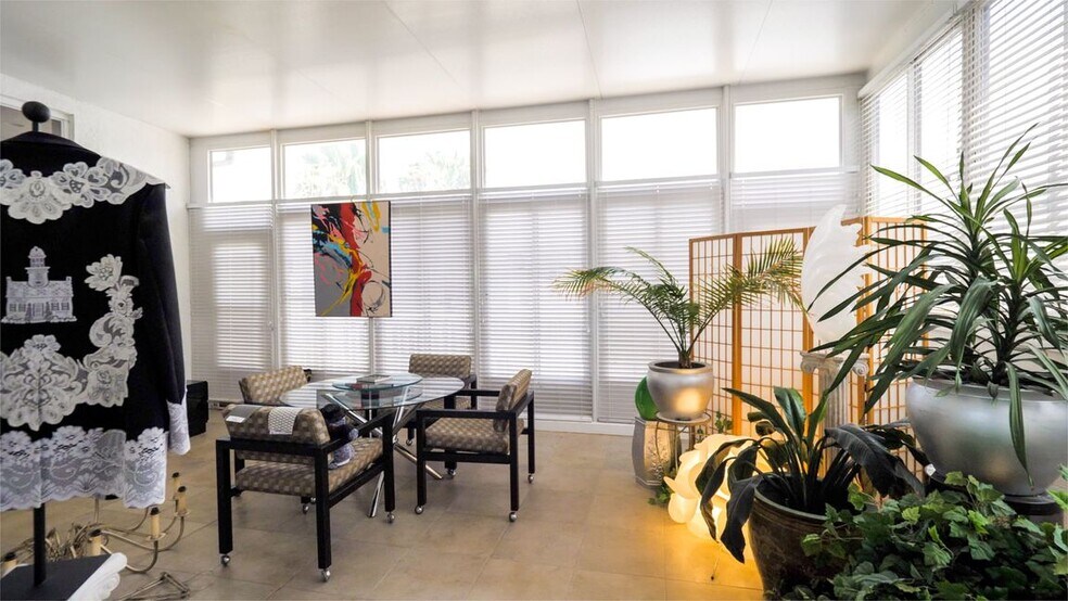 More Photos Of 1345 2nd St, Sarasota Office Residential For Sale