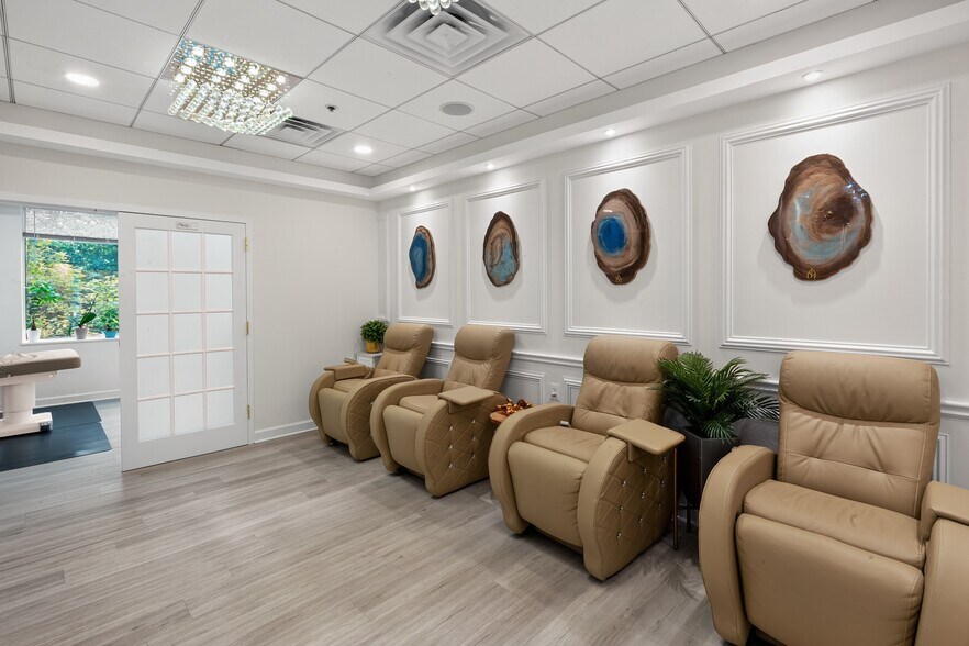 More Photos Of 7601 Lewinsville Rd, McLean Medical For Sale