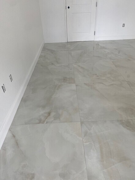 More Photos Of 3425 Radio Rd, Naples Warehouse For Lease