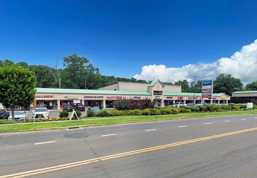 More Photos Of 607 Main Ave, Norwalk Unknown For Lease