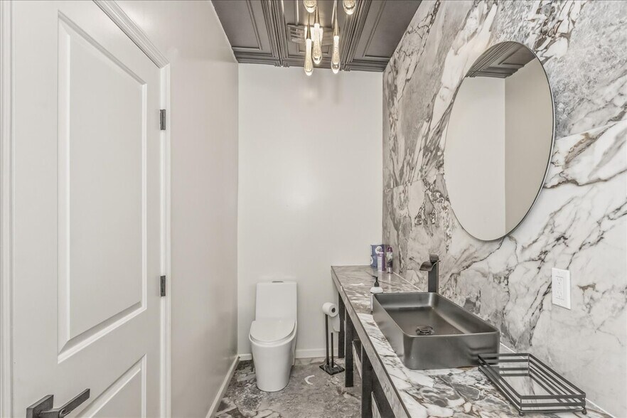 More Photos Of 6717 Myrtle Ave, Glendale Storefront Retail Residential For Sale