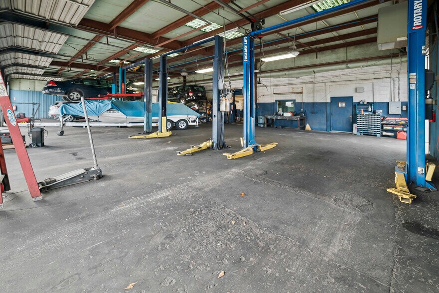 More Photos Of 3237 W Bay St, Savannah Warehouse For Sale