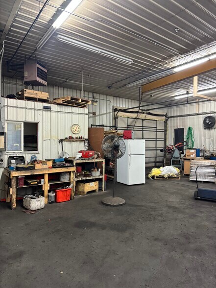 More Photos Of 623 Circle Dr, Iron Mountain Industrial For Sale
