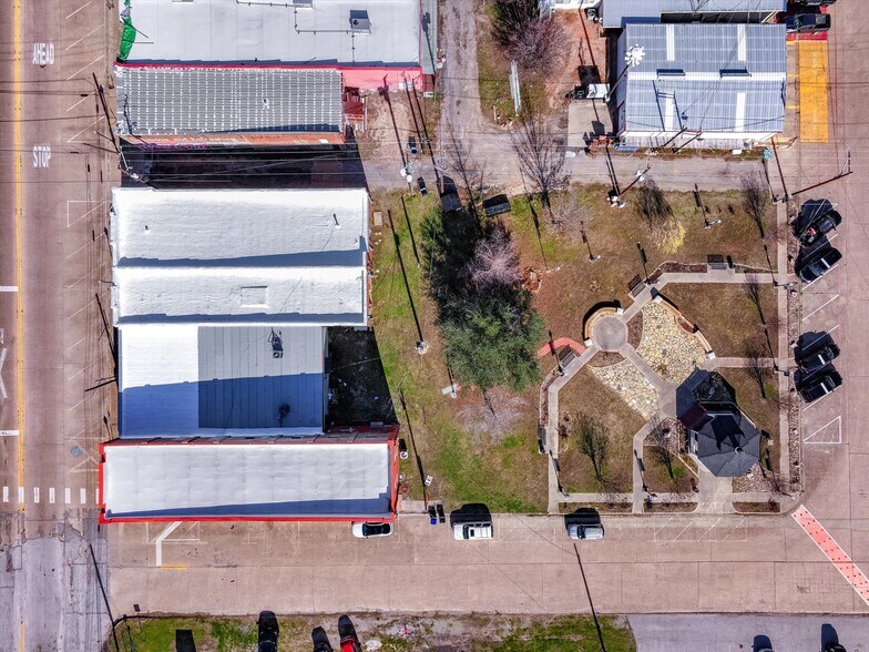 More Photos Of 106 N Main St, Grand Saline Storefront For Sale