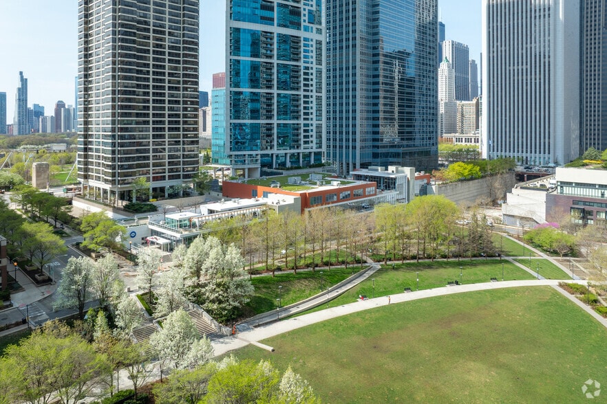 More Photos Of 333 E Benton Pl, Chicago Freestanding For Sale