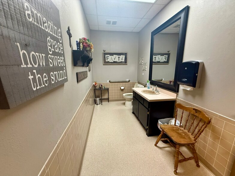More Photos Of 2017-2019 Heritage Park Dr, Oklahoma City Office For Sale