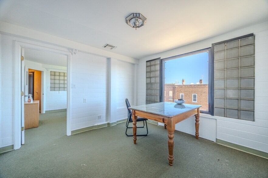 More Photos Of 201 W Commercial St, Lebanon Office For Sale