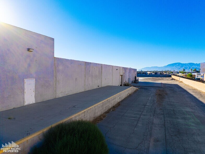 More Photos Of 45585 Commerce St, Indio Warehouse For Sale