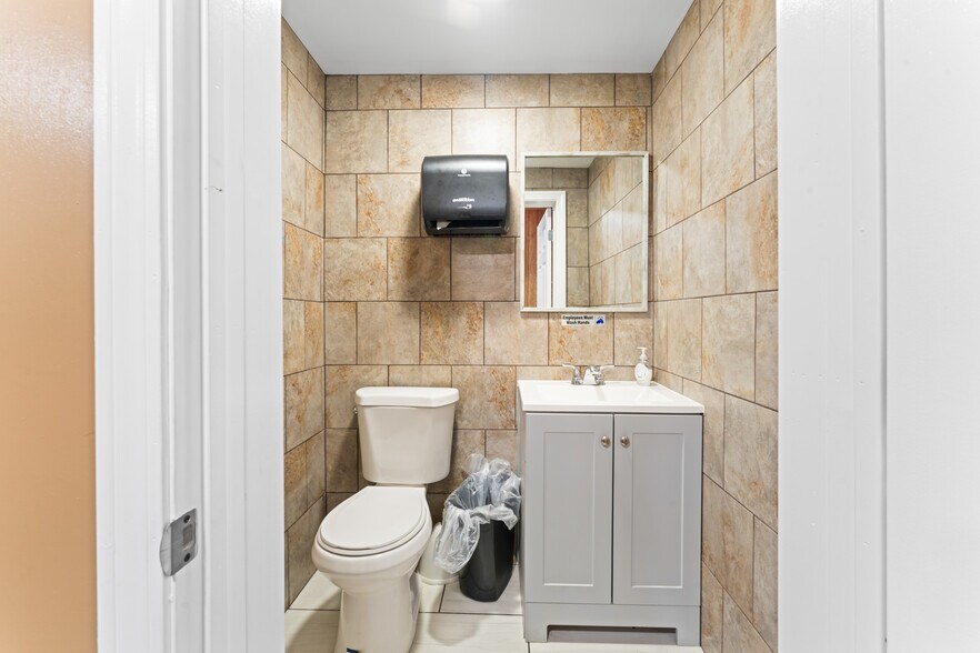 More Photos Of 811 Dixwell Ave, Hamden Flex For Sale