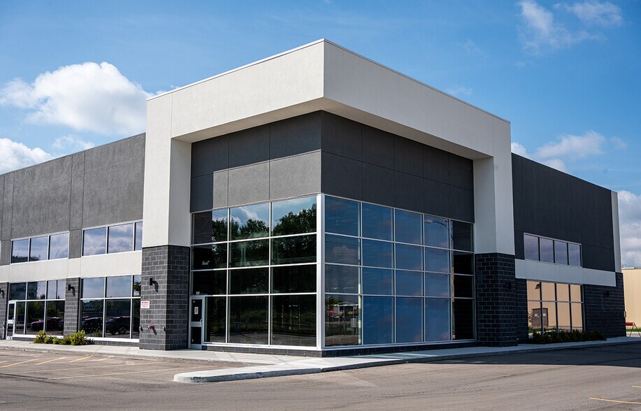 More Photos Of 990 Taylor, Winnipeg Flex For Lease