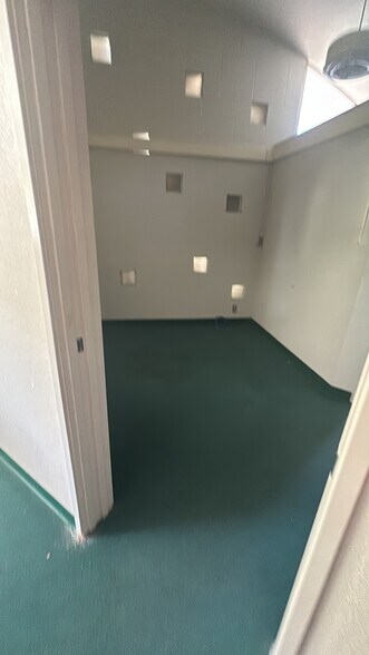 More Photos Of 316 W F St, Oakdale Storefront Retail Office For Sale