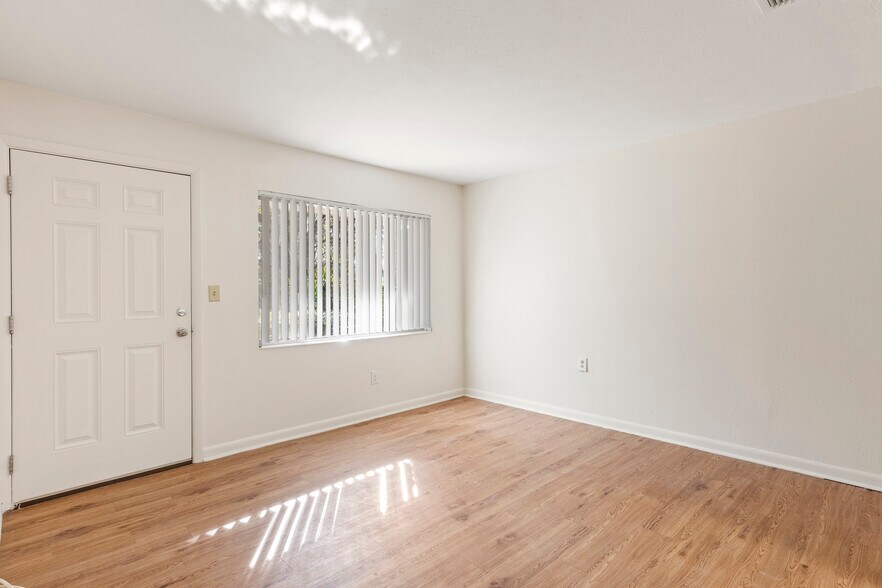 More Photos Of 283 SW Davaca Gln, Lake City Multifamily For Sale