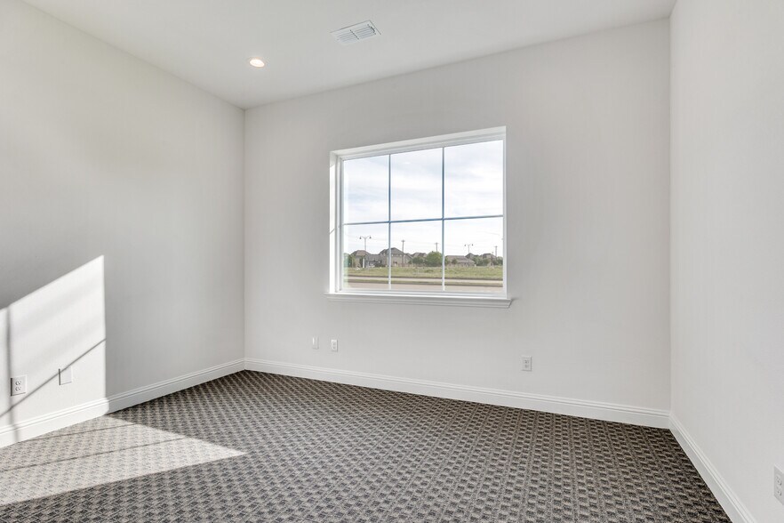 More Photos Of 6000 Alma Rd, McKinney Business Park For Lease