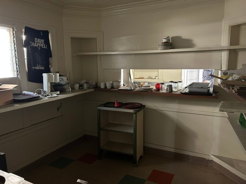 More Photos Of 5026 Crenshaw Blvd, Los Angeles Restaurant For Sale