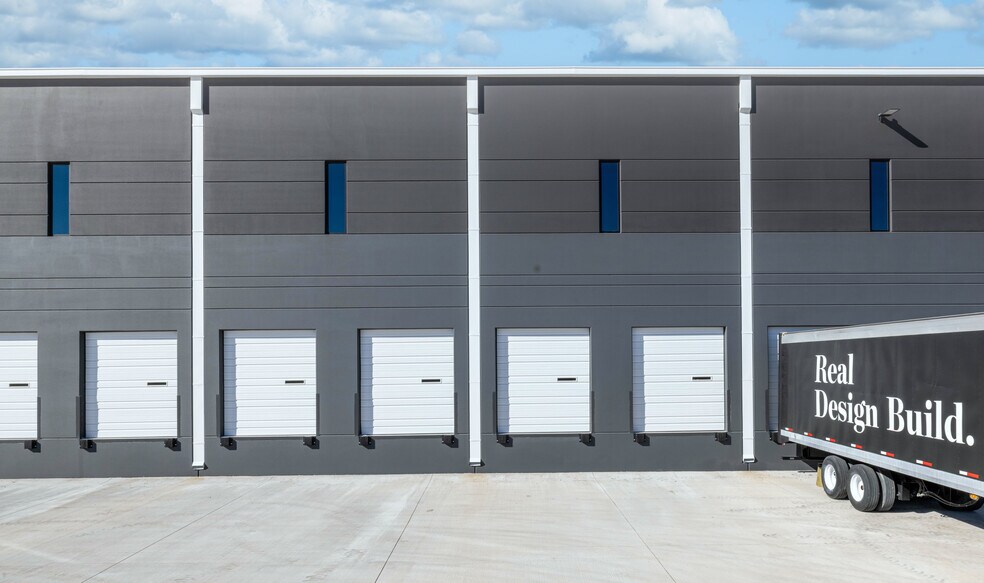 More Photos Of 4601 Dr. MLK Jr. Dr, Arlington Distribution For Lease