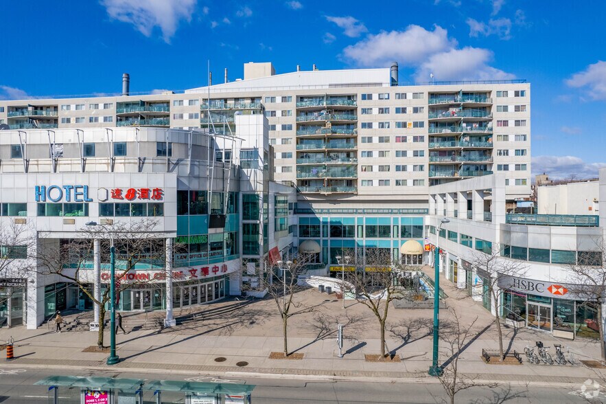 More Photos Of 222 Spadina Ave, Toronto Storefront For Sale
