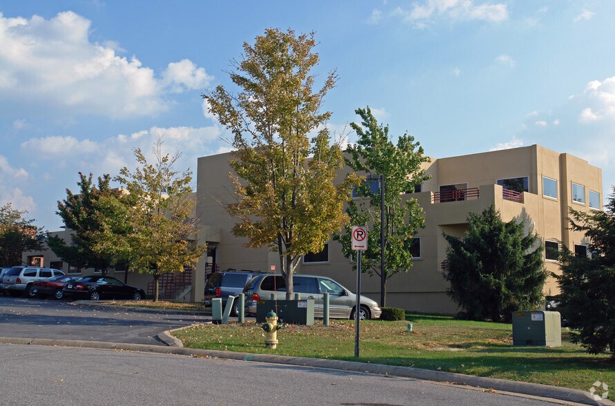 More Photos Of 110 Regent Ct, State College Medical For Sale