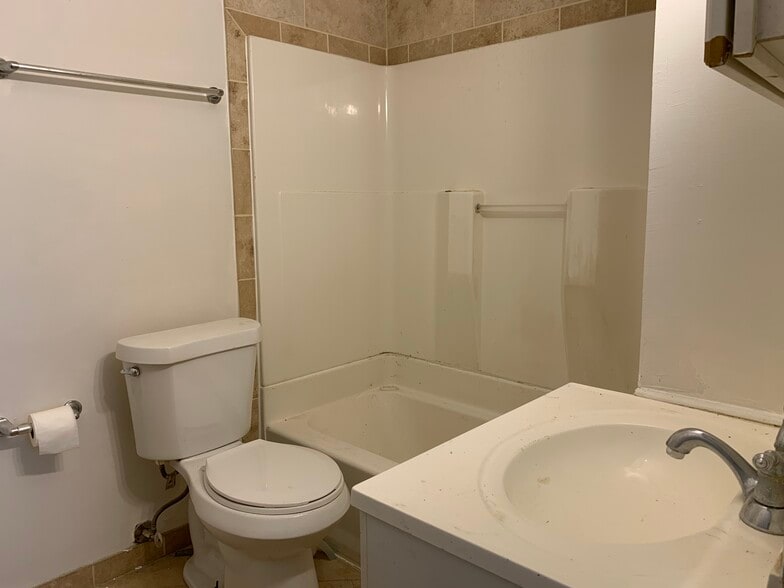 More Photos Of 3401-3403 Central St, Kansas City Apartments For Sale