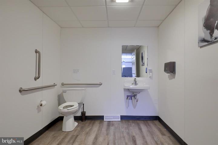 More Photos Of 1604 Lititz Pike, Lancaster Office For Lease