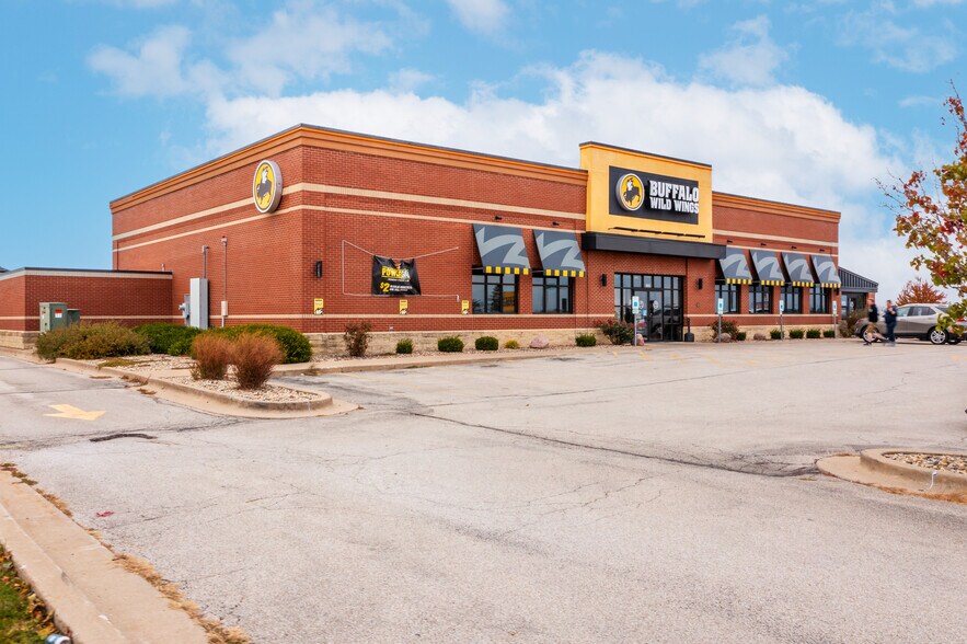 More Photos Of 3220 E Empire St, Bloomington Restaurant For Sale