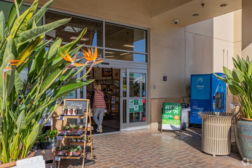 More Photos Of 12235 Seal Beach Blvd, Seal Beach Unknown For Lease