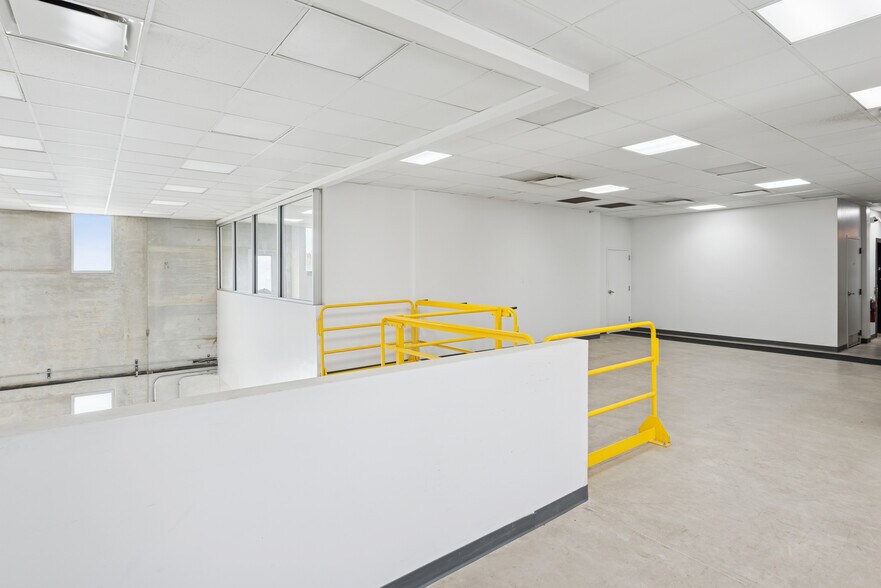 More Photos Of 2058 W Grand Ave, Chicago Loft Creative Space For Sale