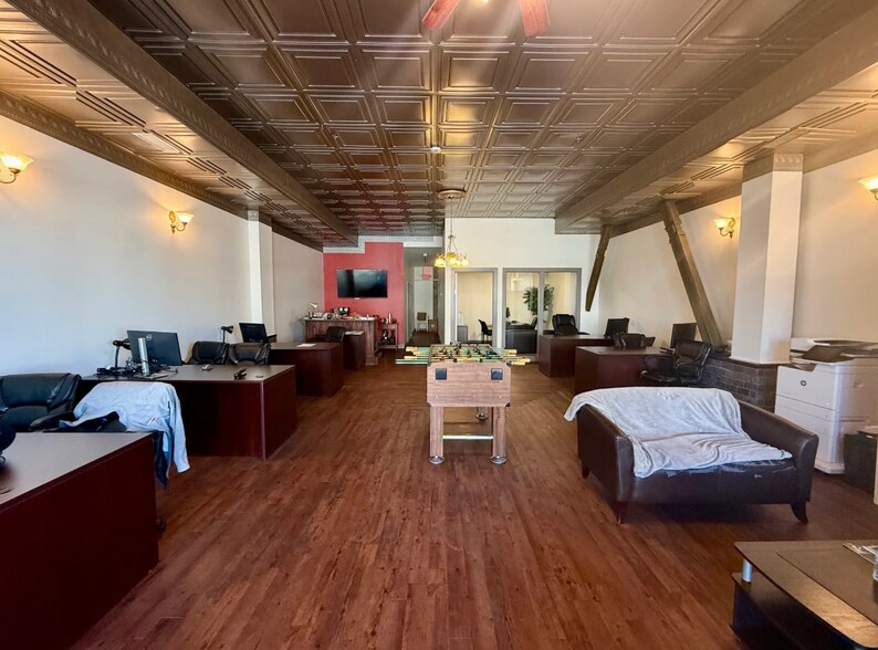 More Photos Of 125 N Main St, Crown Point Loft Creative Space For Lease