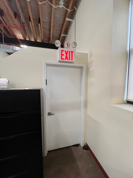 More Photos Of 1431 Cromwell Ave, Bronx Industrial For Sale