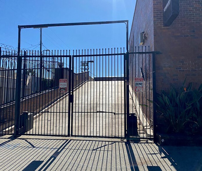 More Photos Of 464 N Fairfax Ave, Los Angeles Office For Sale