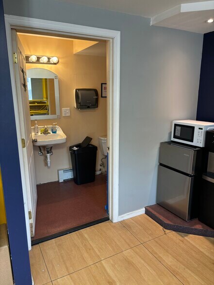 More Photos Of 15 S 2nd St, Emmaus Warehouse For Lease