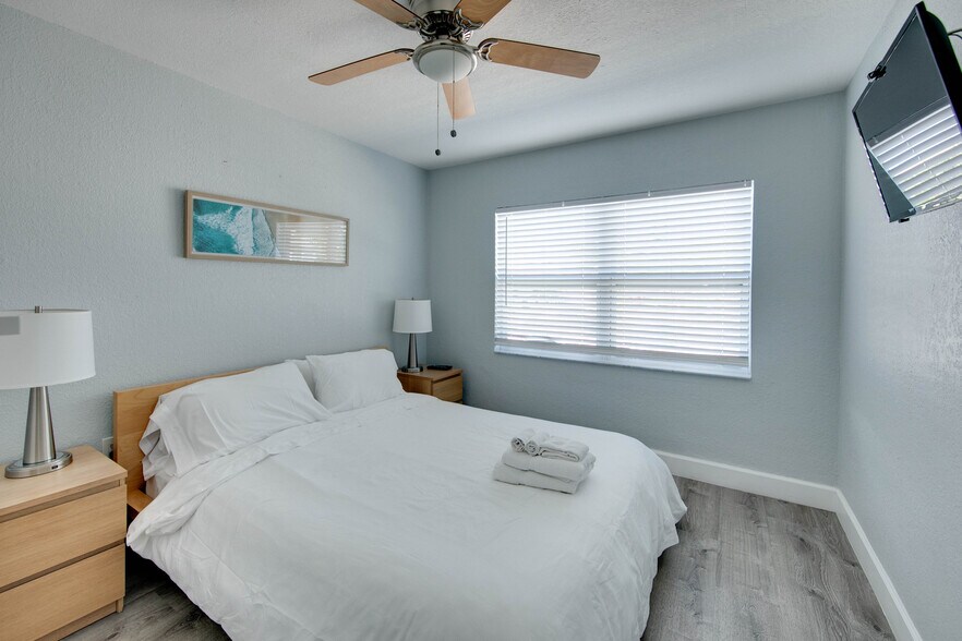 More Photos Of 12321 Gulf Blvd, Treasure Island Hospitality For Sale