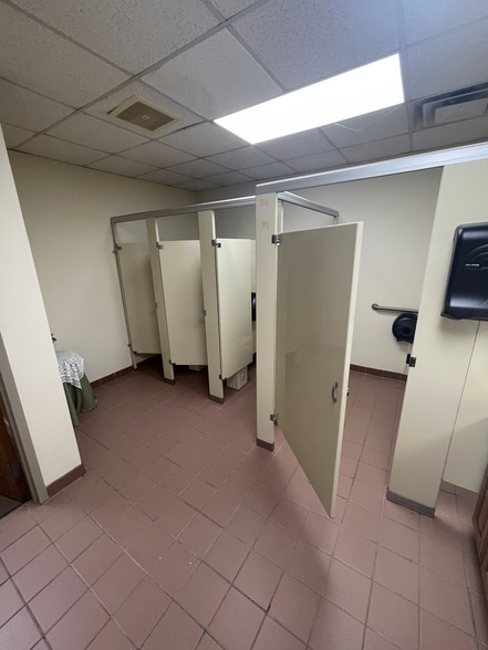 More Photos Of 3455 Keith Bridge Rd, Cumming Freestanding For Sale