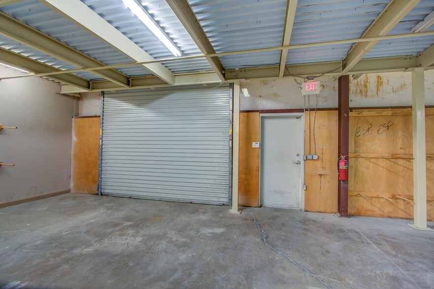 More Photos Of 108 Kelly Rd, Niceville Showroom For Lease