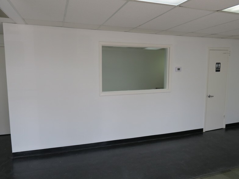 More Photos Of 5930 Star Ln, Houston General Retail For Lease
