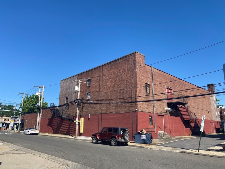 Primary Photo Of 430 Plandome Rd, Manhasset Movie Theatre For Sale