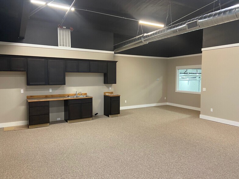 More Photos Of 24 Eldorado Lane, Belgrade Industrial For Lease