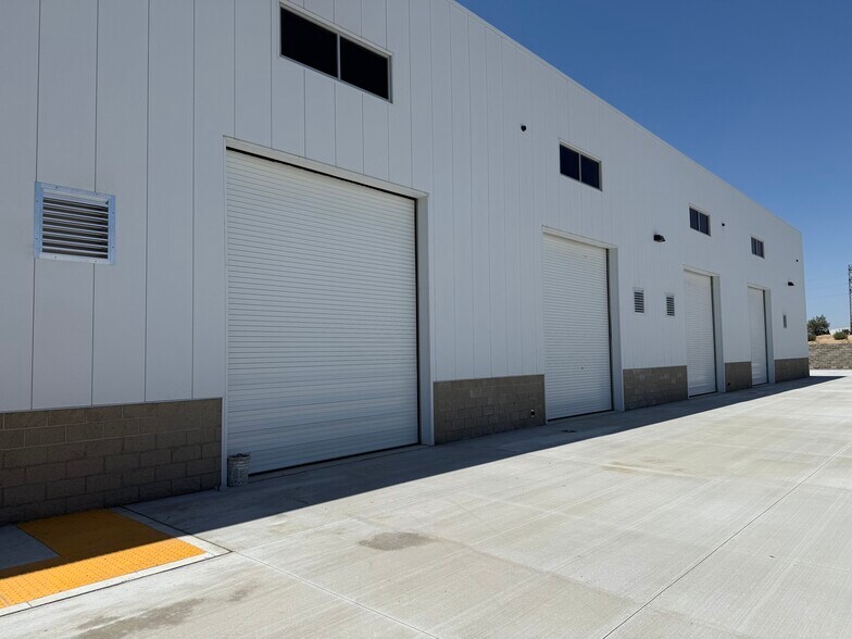 More Photos Of 3650 Gulfstream Lane, Bakersfield Warehouse For Lease