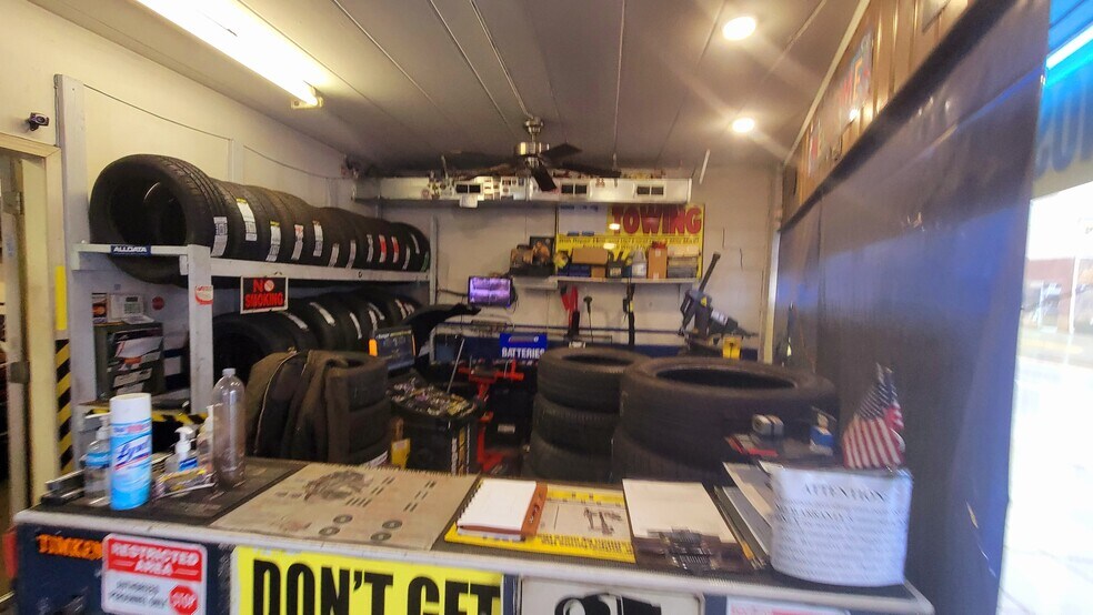 More Photos Of 635 Burnham Ave, Calumet City Auto Repair For Sale