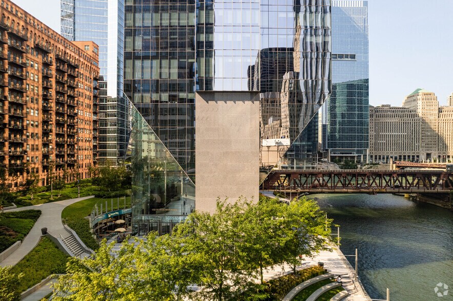 More Photos Of 150 N Riverside Plz, Chicago Office For Lease